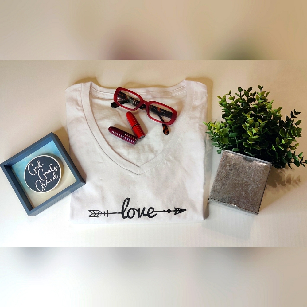 Ladies' Tagless V-neck Tee & Free Gift